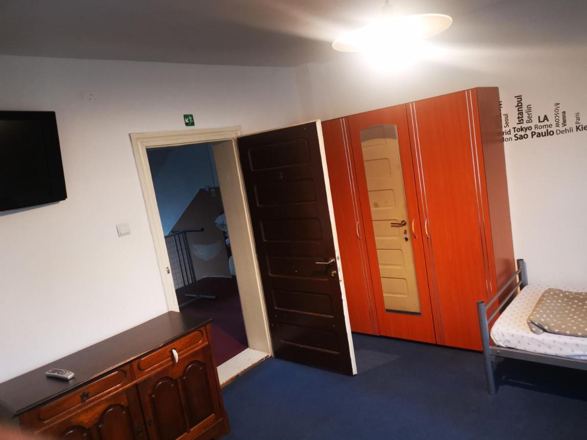 Enjoy Hostel *